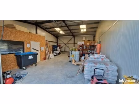 local artisanal + bureau et sanitaire