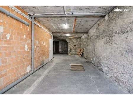 à louer – grand garage environ avec cave voûtée – idéal stockage / artisan