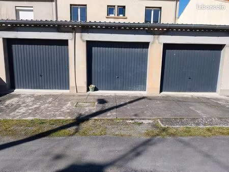 3 garages a vendre