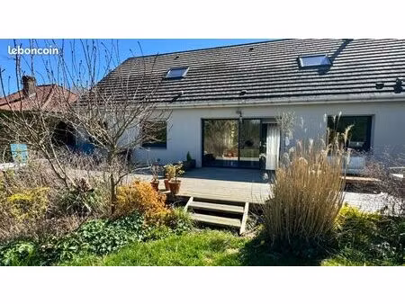 pavillon 7 pièces 215 m²