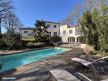 propriété 345 m² cugand