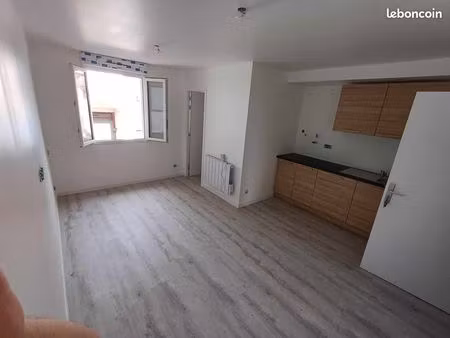 studio refait a neuf