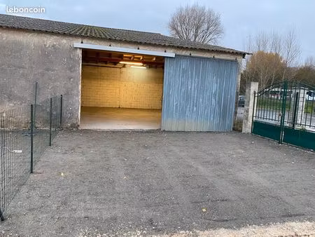 local 70m2 zone industrielle baye