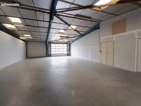 local d’activité 240 m² – rénové – forte visibilité – dinan