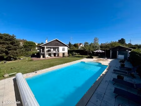 villa moirans avec piscine sur 1743m2 et rdc indépendant