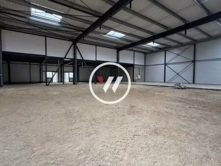 local d'activité 405 m²