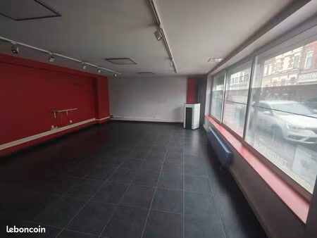 local commercial + appartement t2 (+ entrepôt 200m2 en sus)