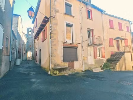 maison à colombages avec terrasse