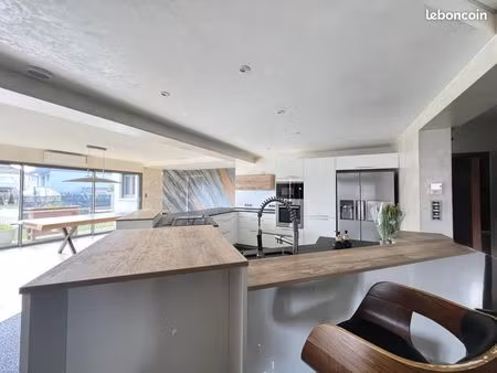 maison 7 pièces 166 m²
