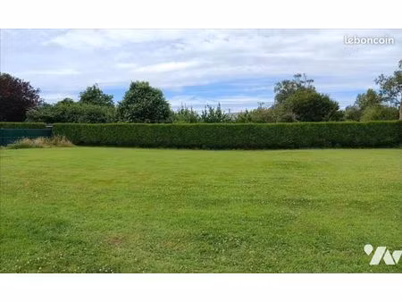 terrain 1077 m² cosqueville