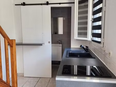 duplex t2 rénové centre-ville avec parking