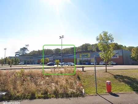 local commercial 900m2 à louer / à vendre