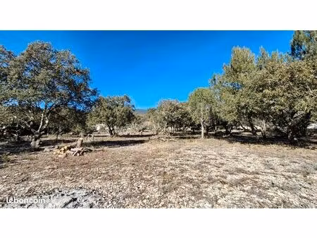 terrain 1 300 m² cucuron