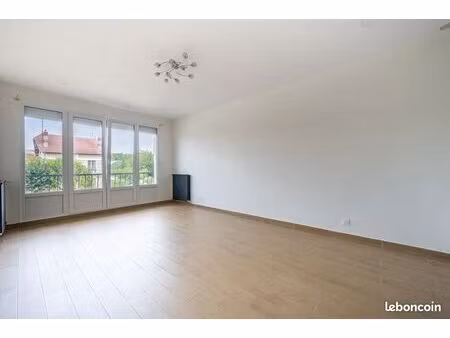 maison renovee avec entrepôt idéal activité professionnelle