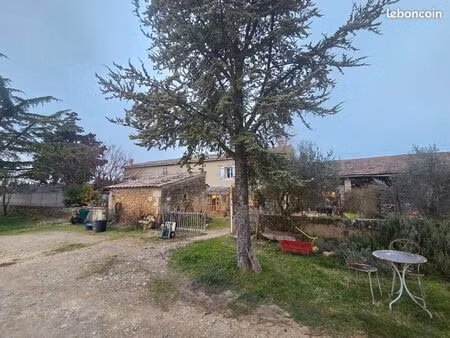 mas en campagne - 2 logements - dépendances - terres