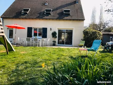 maison familiale avec beau jardin