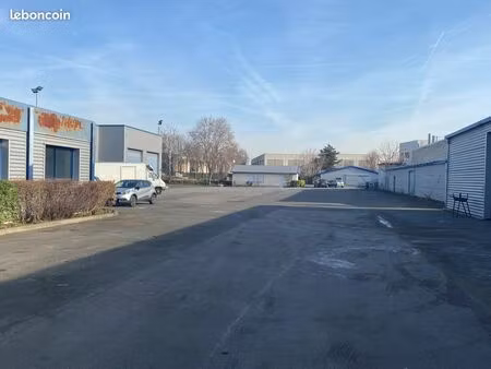 terrain industriel de 6 700 m2 à vendre