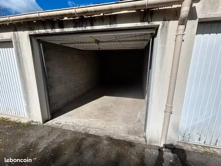 garage fermé / box - saint etienne de montluc bourg