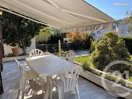 maison 9 pièces 217 m²