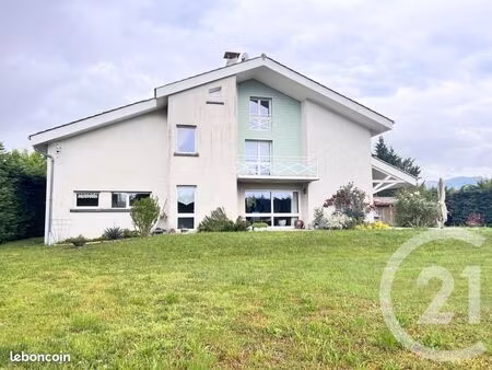 maison 9 pièces 250 m²