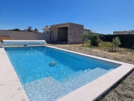 maison lumineuse avec piscine