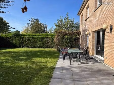 pavillon 7 pièces 160 m²