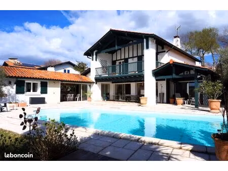 bassussarry propriété 200m² piscine vue rhune