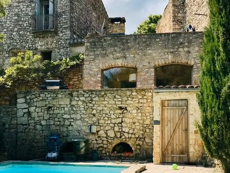 maison de caractère avec piscine et terrasses – vieux village de saint‑mathieu‑de‑tréviers