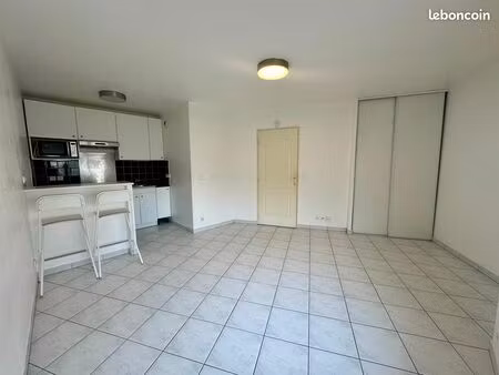 appartement studio vauréal centre-ville