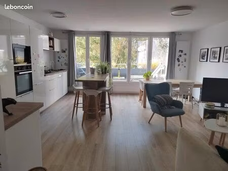 t4 de 84 m² – 3 chambres – cuisine équipée - terrasse – proche lac du héron