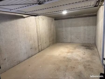 loue garage ou espace de stockage