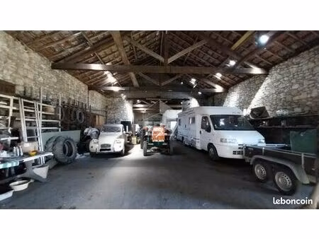 parking/box 283 m² pineuilh