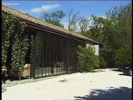 vieillir ensemble: béguinage de 4 appartements de 60m2 chacun autour d'un lobby de 180m2 c