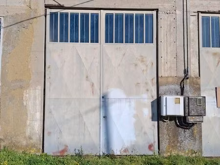 loue hangar pour entreposage ou activité