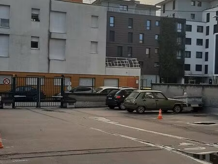 garage fermé a loué proche vallier-catane