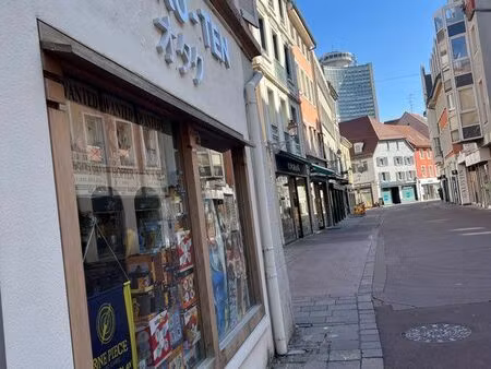 local  commercial  rue piétonne  pour investisseur