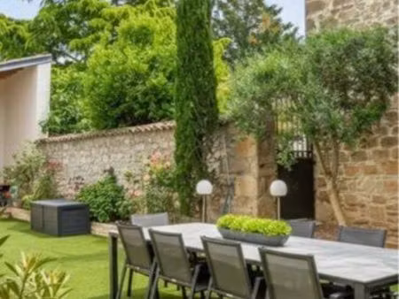 maison de charme du xviie siècle au cœur de millery