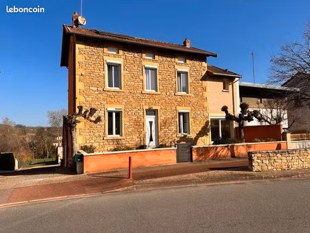 maison au coeur de saint denis de cabanne