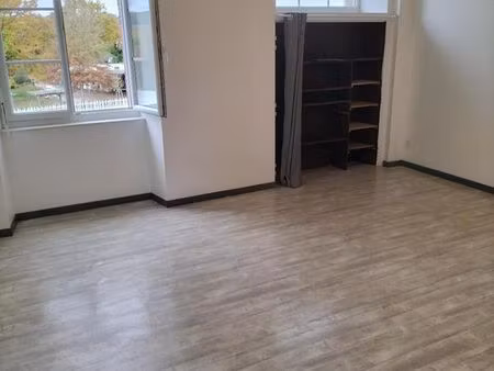 appartement t2 40 m² – andouillé centre – 420 cc