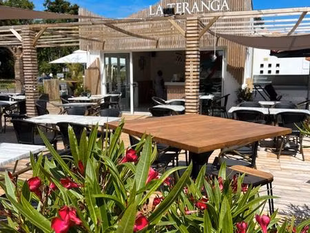 bar restaurant/guinguette licence iv + terrasse dans un ensemble de commerces possible aus