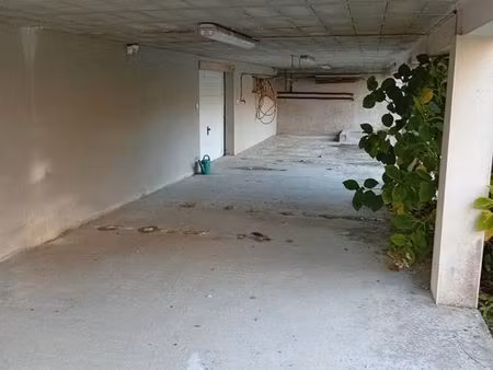 local entrepôt idéal artisan 80m2 +galerie + stationnement