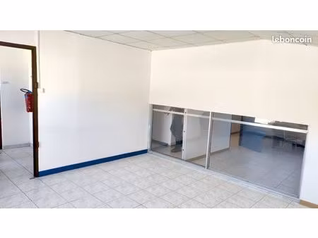 location bureaux 15 / 20 / 75 m2 - 1er étage - zone de courtine - avignon - proche gare tg