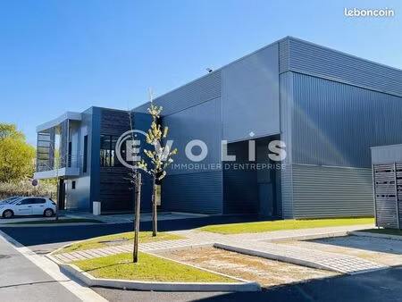 local d'activité 1 649 m²