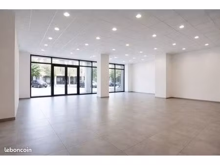 location locaux commerciaux roaix