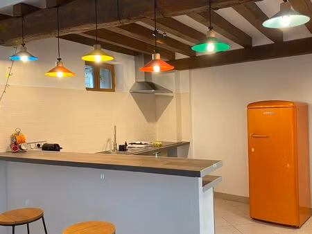 à louer – maison de ville meublée (85 m²) – centre-ville