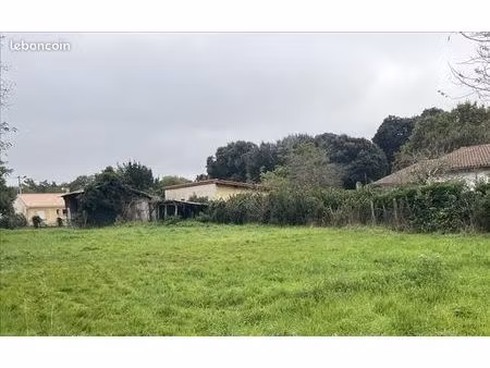 terrain 840 m² grayan et l hopital