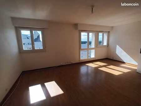 3 pièces 63 m2  lumineux et ensoleillé 860 cc