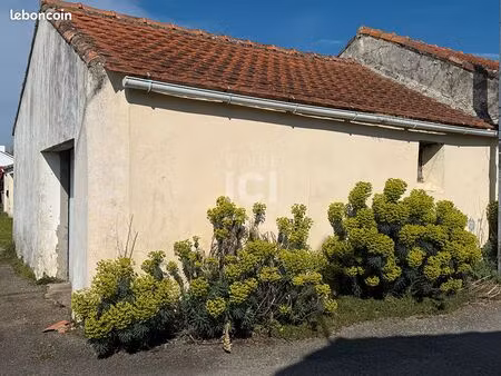 parking/box 1 pièce 35 m²