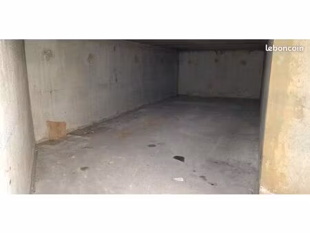 location garage/box double 44m2