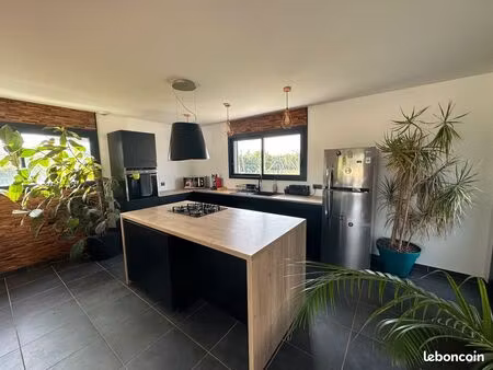 maison récente plain-pied meublée 100m² – 3 chambres – jardin paysagé 994m² – clim gainabl